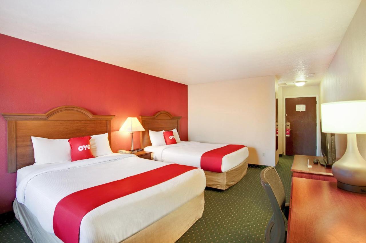Oyo Hotel Spokane North Szoba fotó